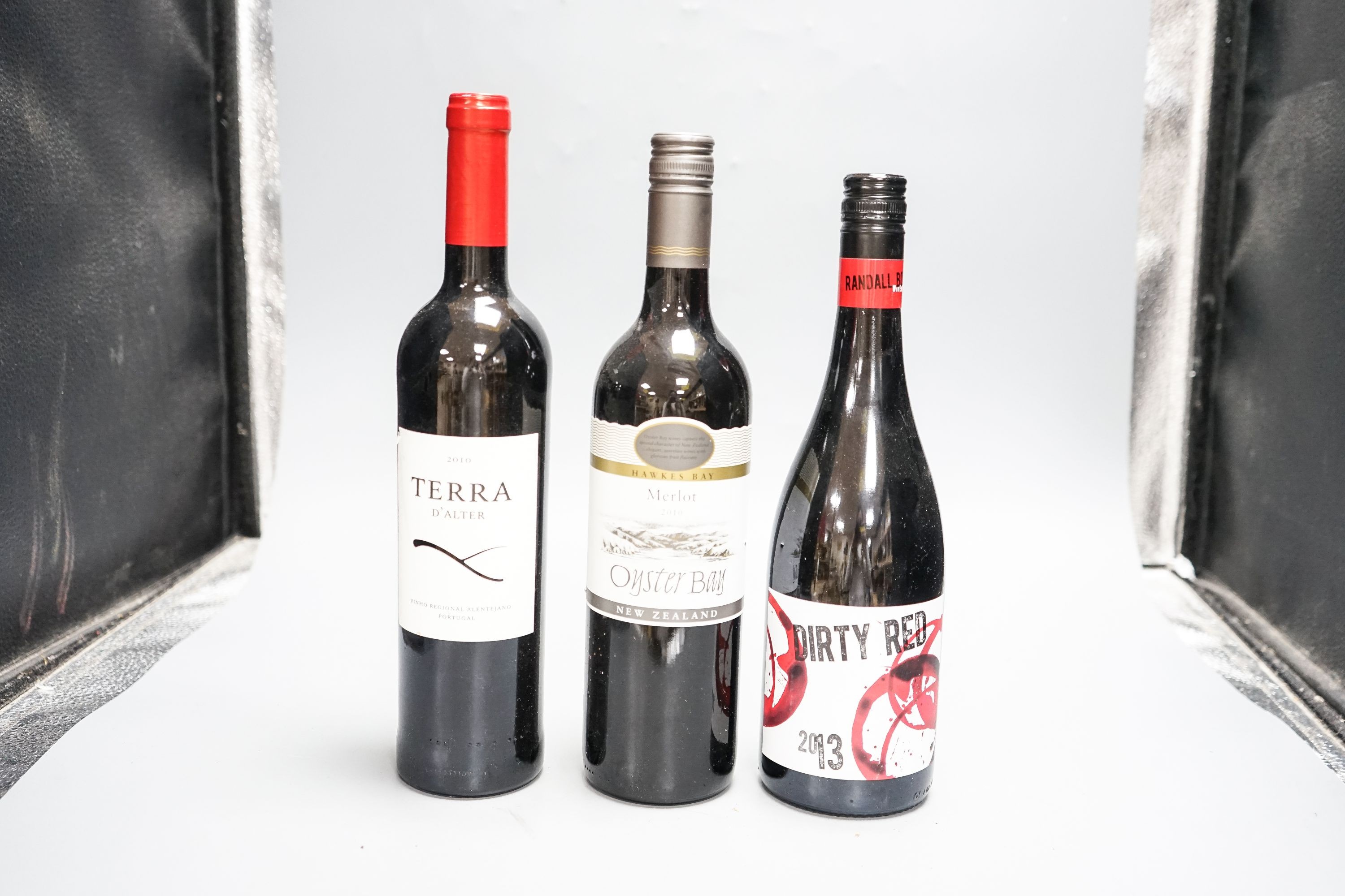 A quantity of various red wines (37)